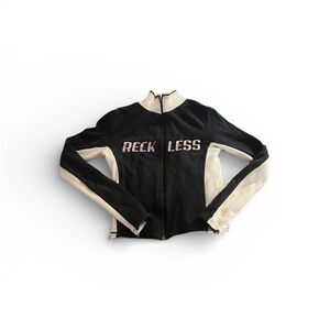 Subdued tight fit sweater